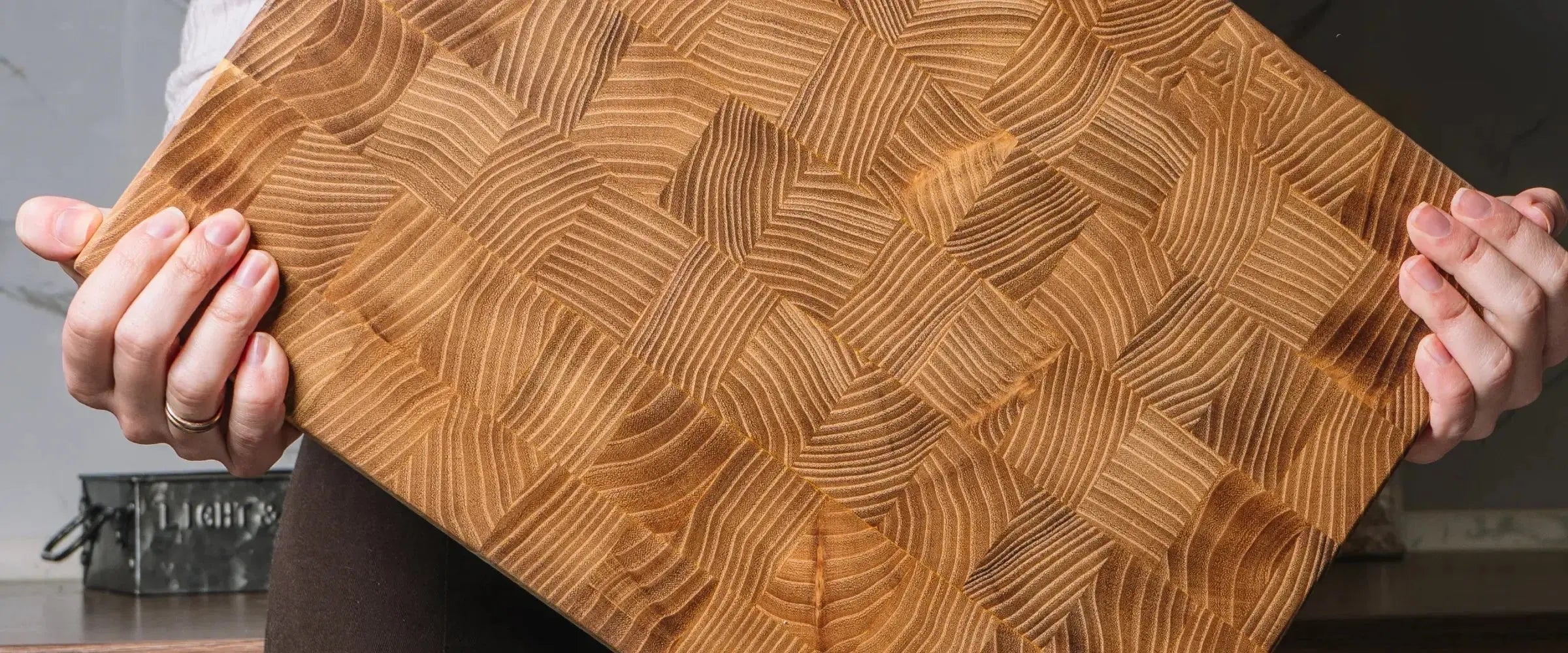 Pourquoi choisir une planche à découper en bois de bout ? Guide complet des avantages