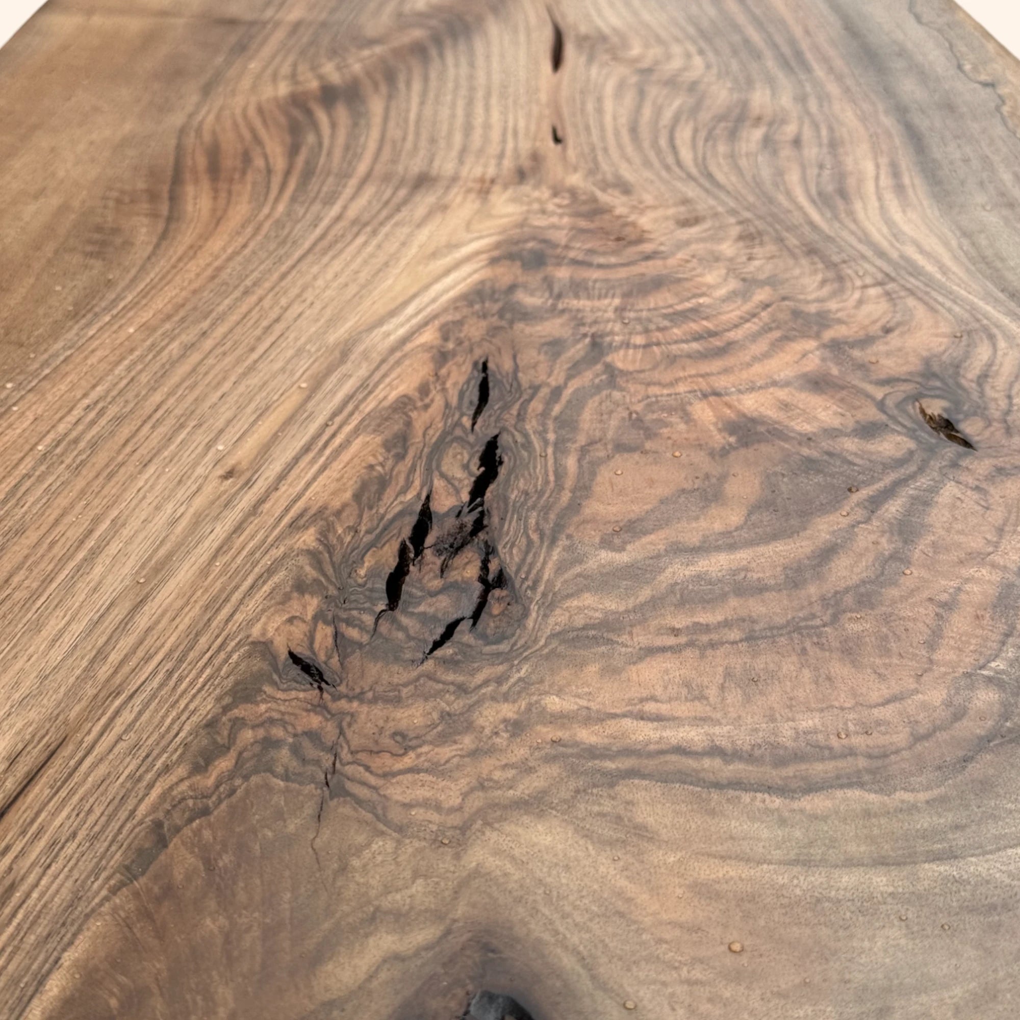 Banc Monarch en noyer massif