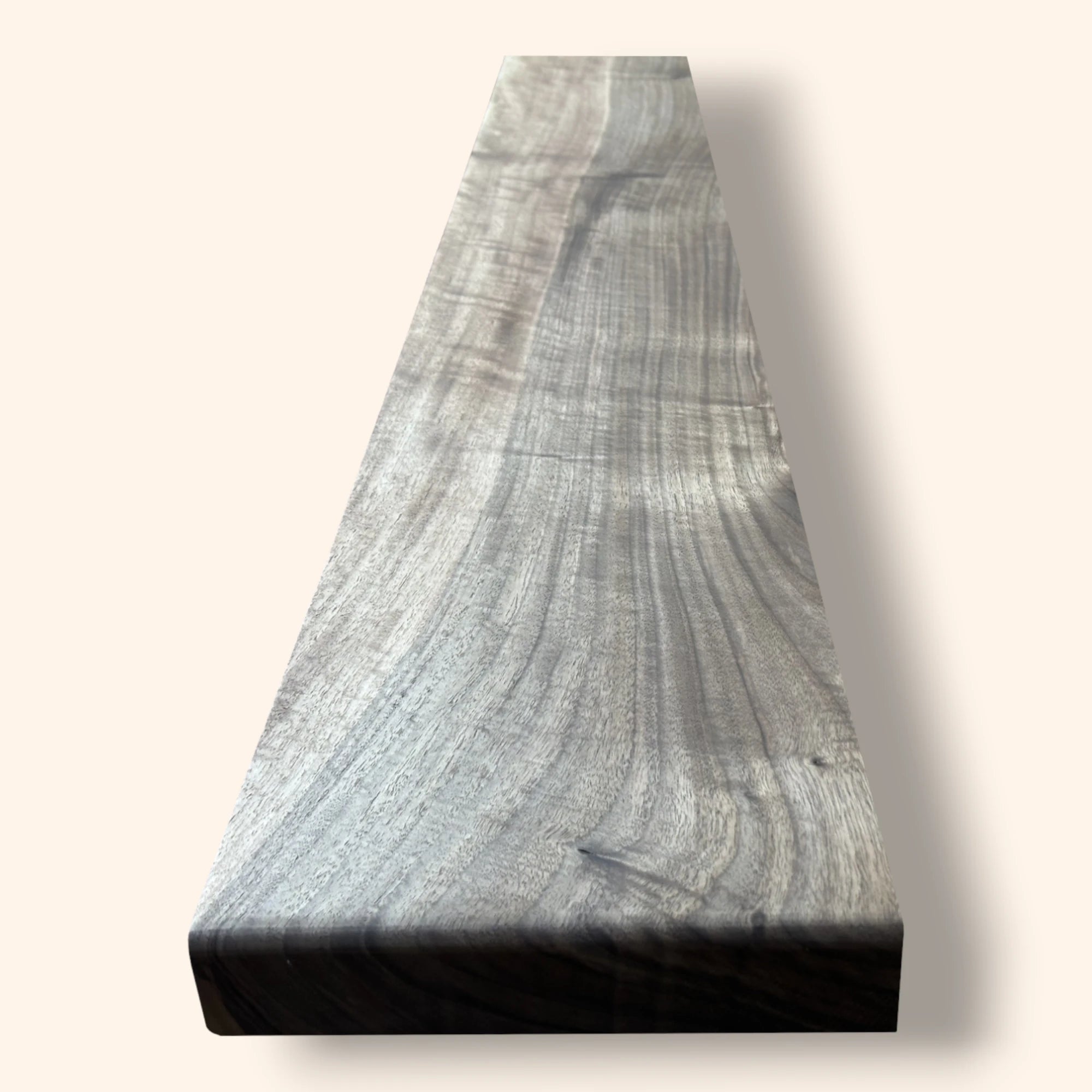 Étagère Monarch en noyer massif