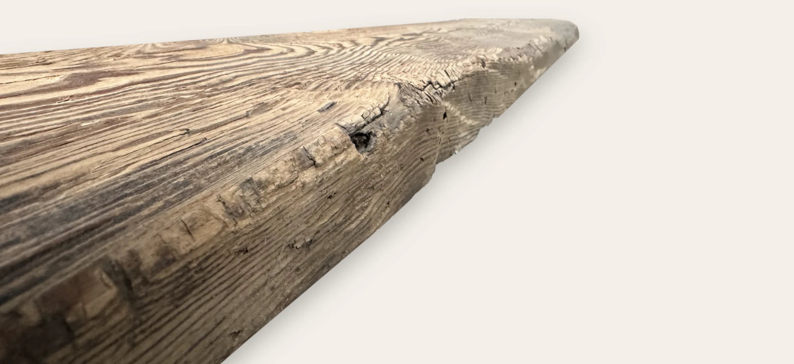 Étagère en vieux madrier de sapin Cipria