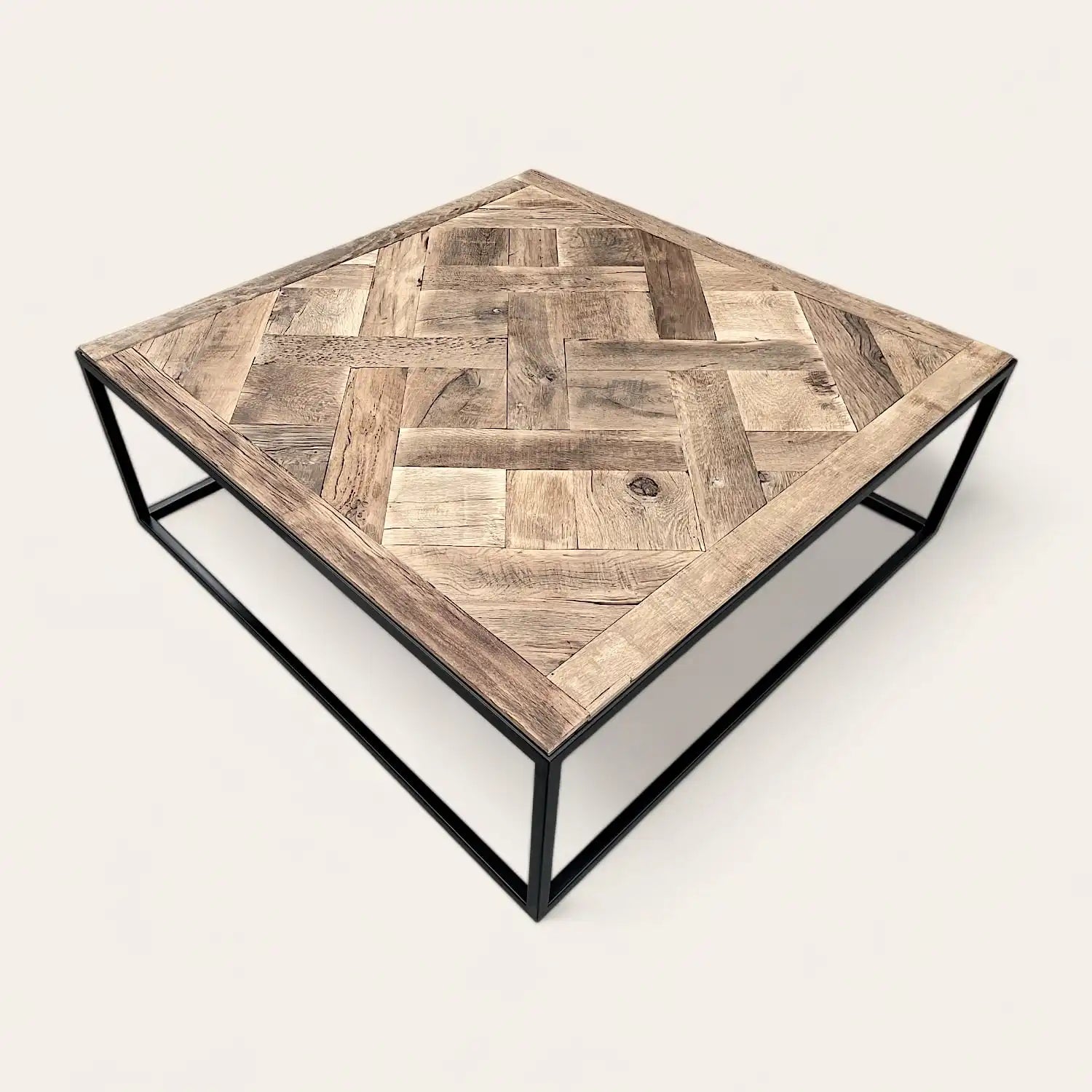 Table basse Versailles Origines