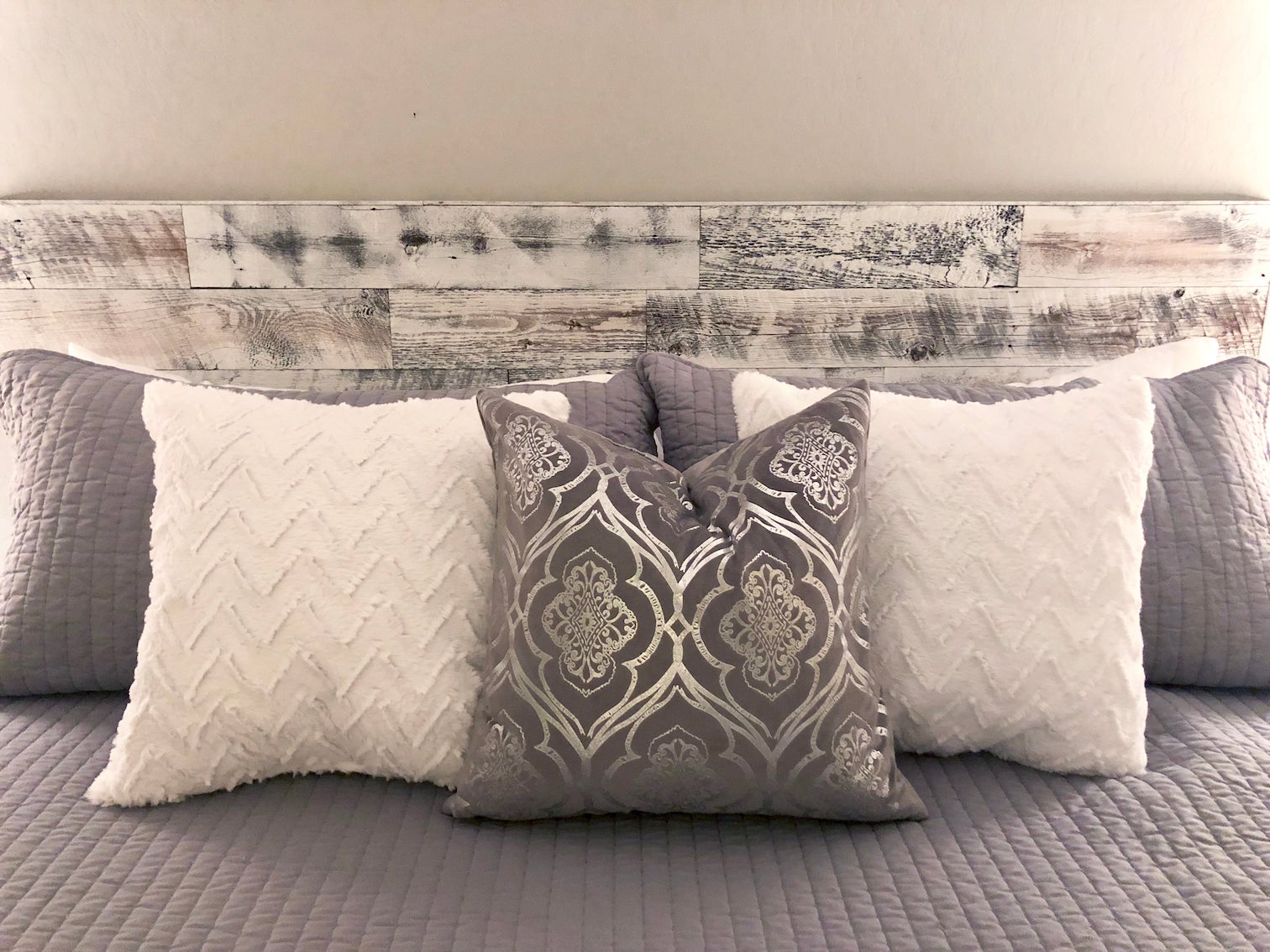 Tête de lit bois vieilli blanc